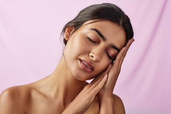 10 Natural Skincare Tips for Glowing Skin at Home – Easy & Effective