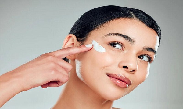 10 Natural Skincare Tips for Glowing Skin at Home – Easy & Effective