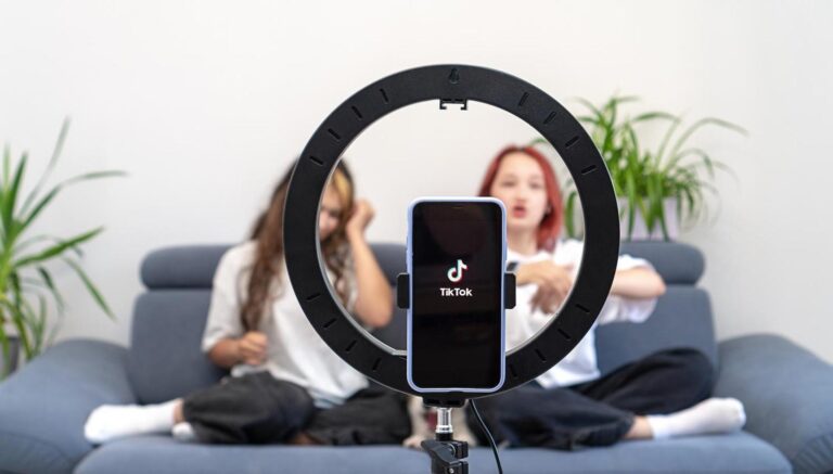 TikTok Account UK Earning: How to Make Money Fast in the UK