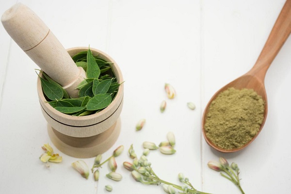 How to Control Diabetes Naturally with Moringa Leaves and Powder